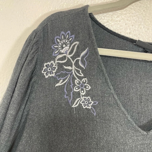 Lane Bryant Gray Embroidered Floral Ruffle Babydoll Blouse Top Women’s 26/28 - Picture 5 of 14